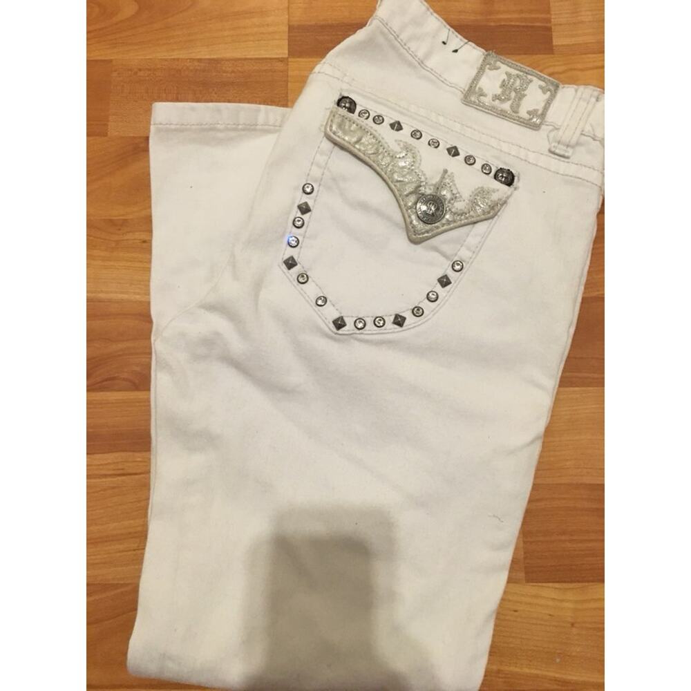 Request‎ White Jean